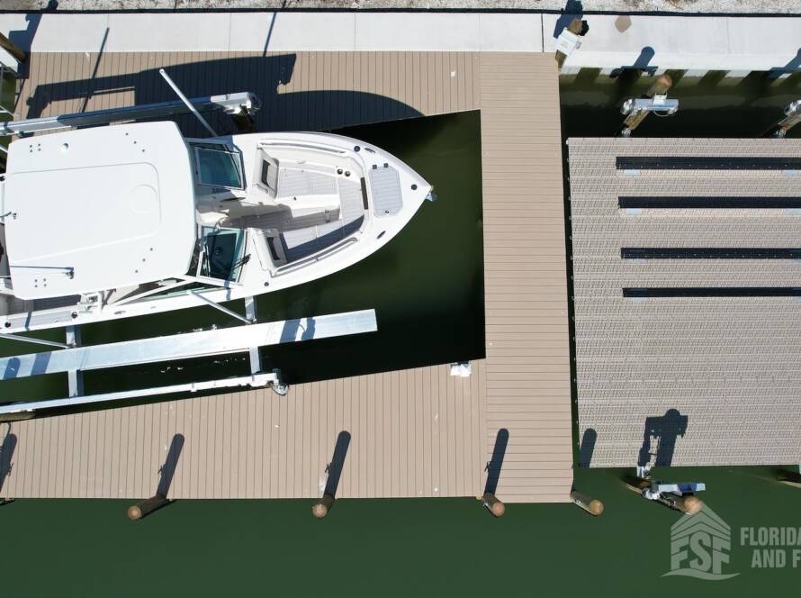Platform boat lift in Siesta Key