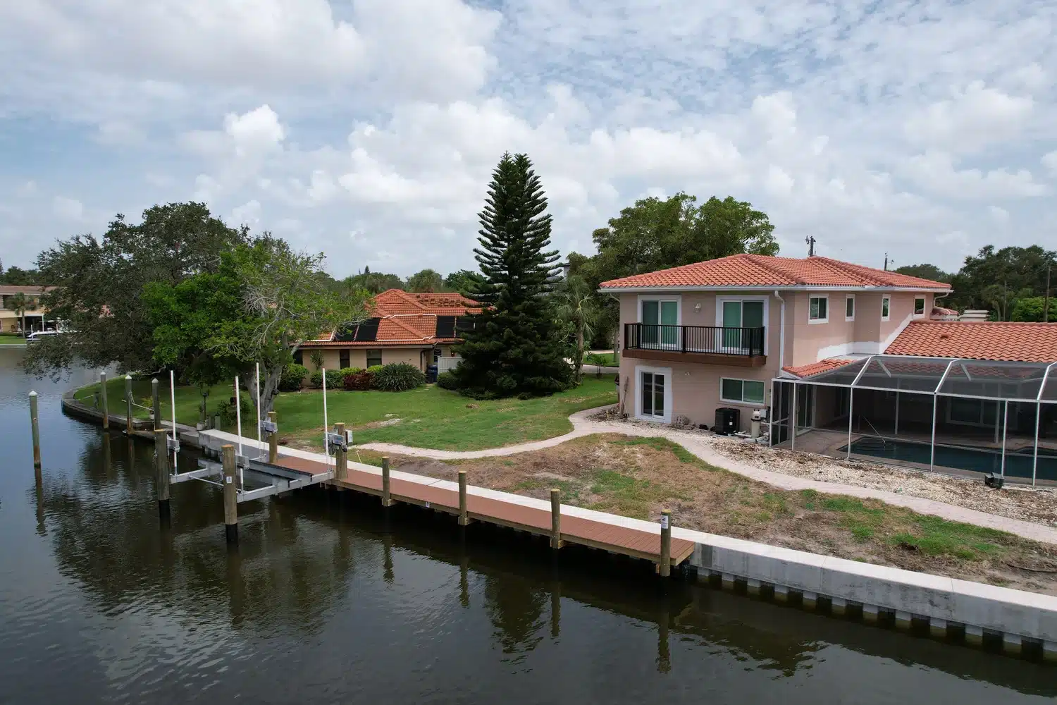 Siesta Key Seawall Trex Dock 16000 Lb Deco Boat Lift